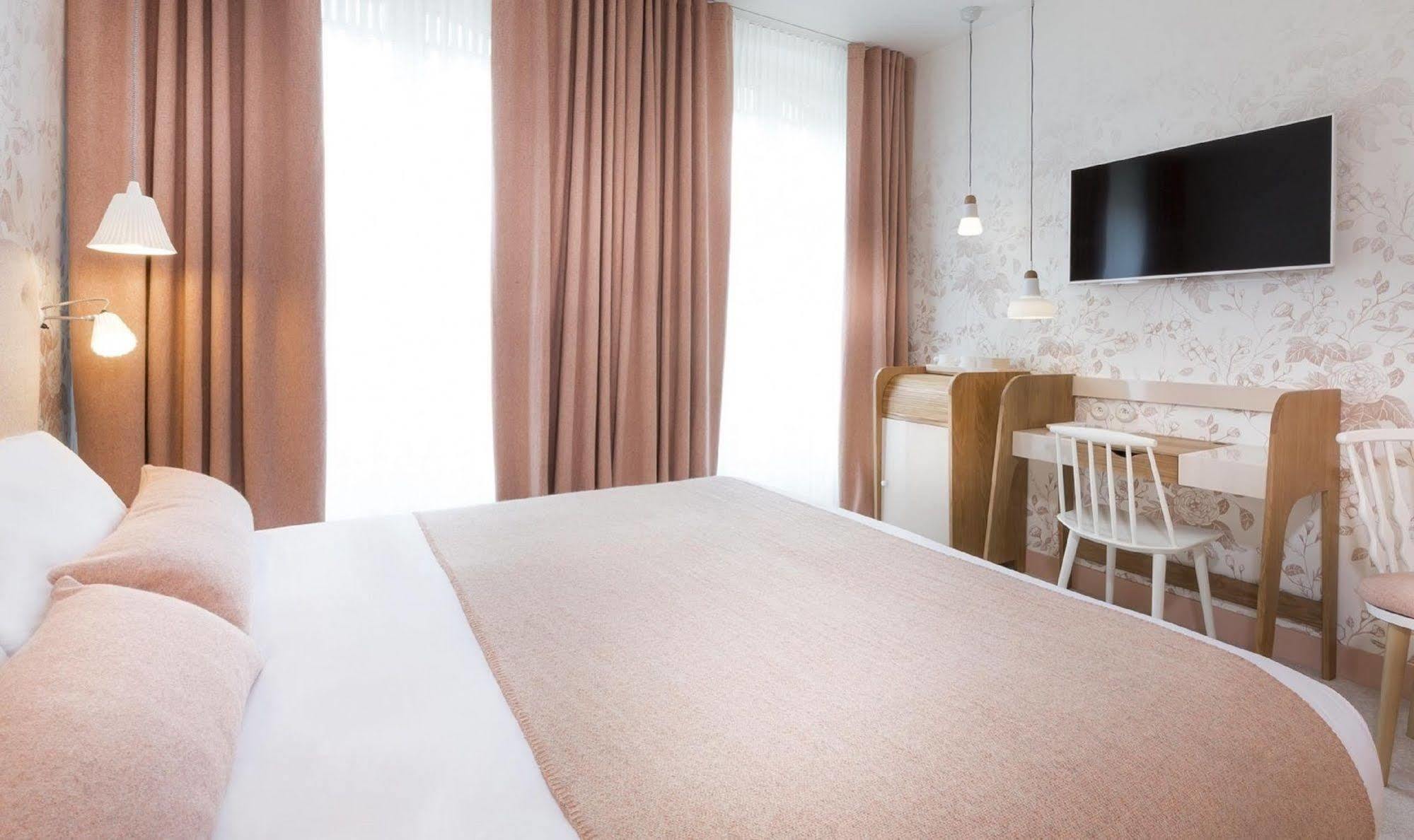 Hotel Le Lapin Blanc Paris Exterior photo